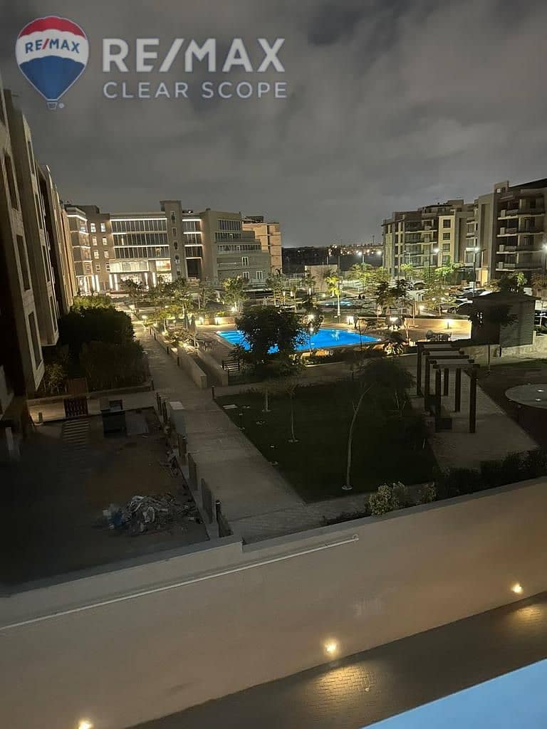 10 867f2ebd-1940-49b2-a92b-8efb5dc4f1c1. jpg