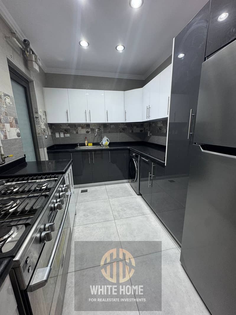 10 e4d81250-17f0-451b-9cd7-fbd2d3e64bc8. jpeg