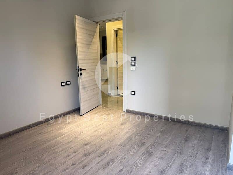 3 PHOTO-2025-11-12-19-22-52 3. jpg