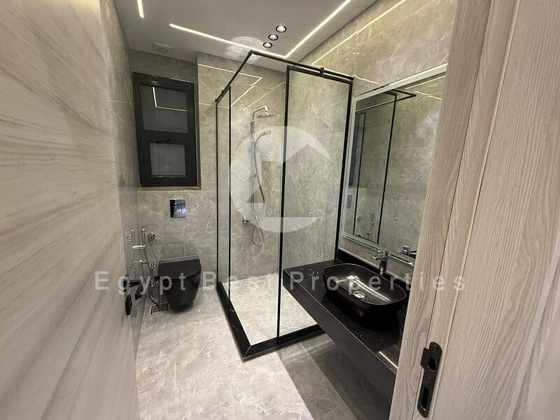 4 PHOTO-2025-11-12-19-22-52 4. jpg