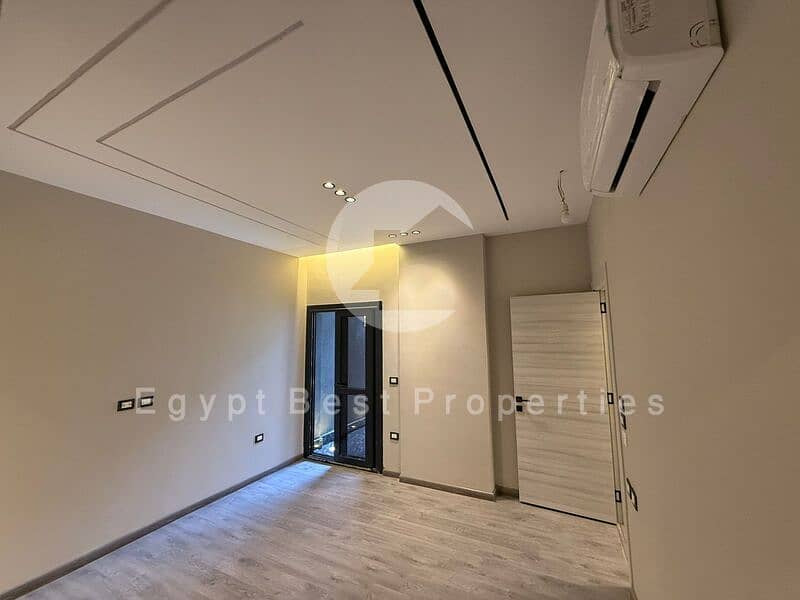 5 PHOTO-2025-11-12-19-22-52 5. jpg