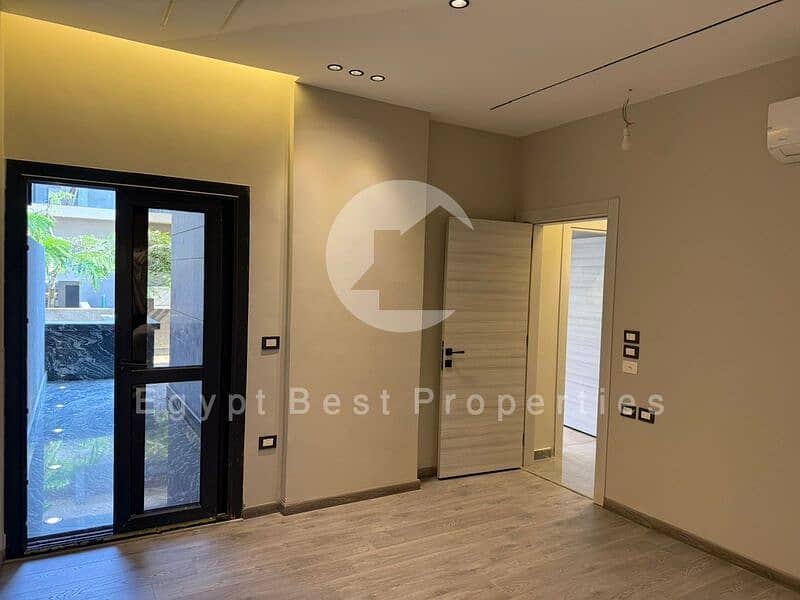 8 PHOTO-2025-11-12-19-22-52. jpg