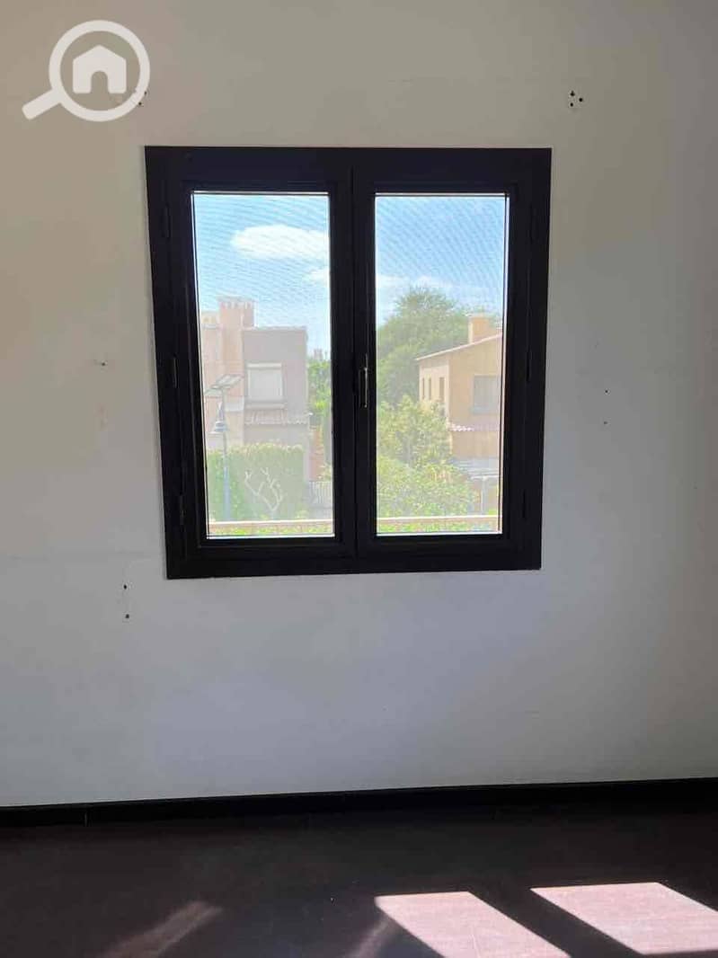 9 edf154a6-92da-49f0-b71e-10fbb114d426. jpg