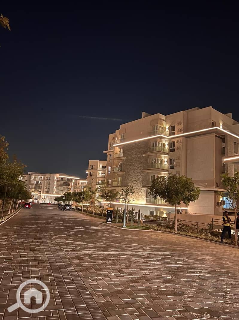 4 9ced9567-2356-404f-80b1-b96672629a56. jpg