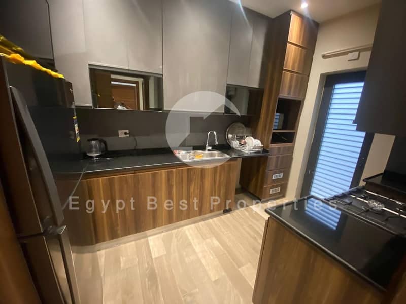 12 c11e1984-1e6e-44f8-a8b6-81b2acfa3943. jpeg