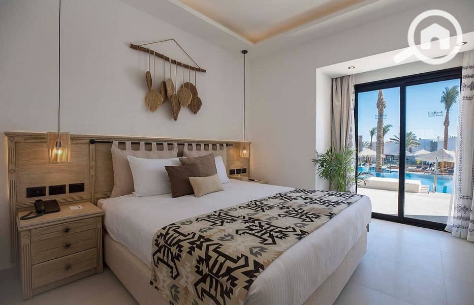 10 junior-swim-up-suite. jpg