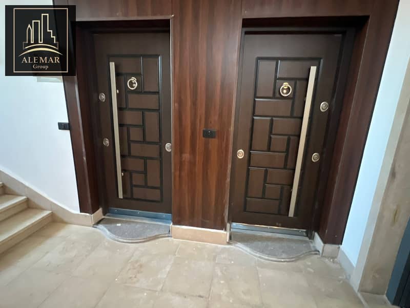 12 cd0b05fc-2064-4d1b-a673-6c3f1d72d25a. jpg