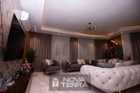 3 Bedroom Flat for Sale in Sheikh Zayed, Giza - IMG-20251120-WA0044. jpg 3 Bedroom Flat for Sale in Sheikh Zayed, Giza - IMG-20251120-WA0044. jpg