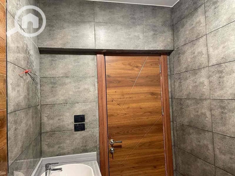 22 538b310b-25f4-480b-8192-b240376f2a2b. jpg