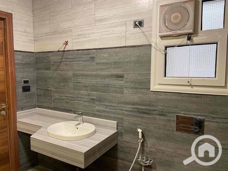 24 81e17bf9-aaf5-466e-a1d4-70a24513fb92. jpg