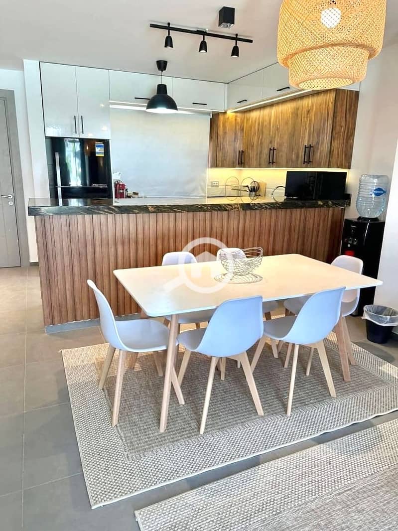 4 779701a9-b6c0-4f1b-8e1f-c762ee3a8280. jpeg