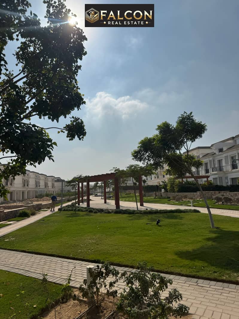 10 5bf3eb18-a21b-4f5e-8fc6-9fc6f985e7d2. jpg