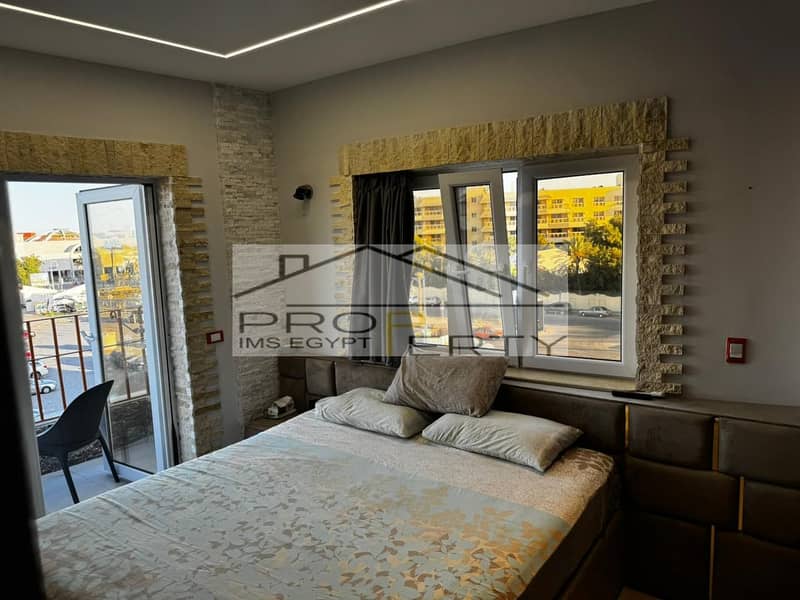 11 593d85e0-abab-4d81-a3f1-0f5e7fc9d809. jpg