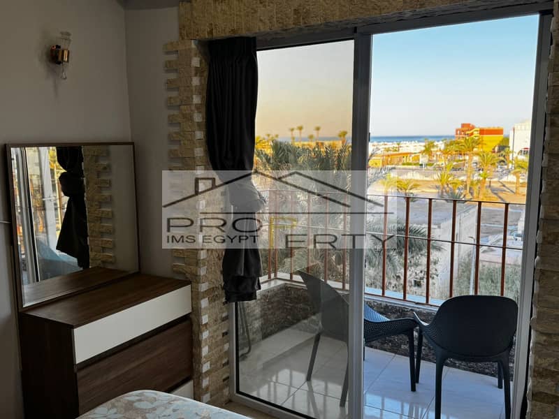 15 63398e6c-c6fc-4b10-93e7-e53fb9eaaead. jpg