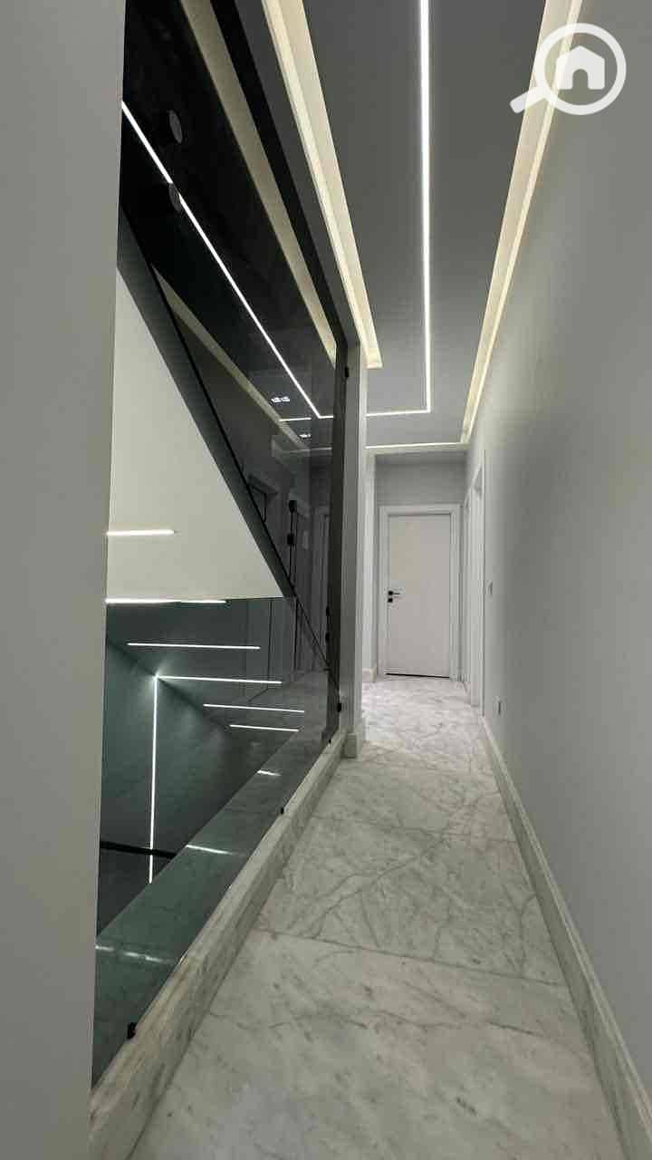 7 6e5aee1d-7aa5-4c0f-93cc-a1264f8aa7f5. jpg