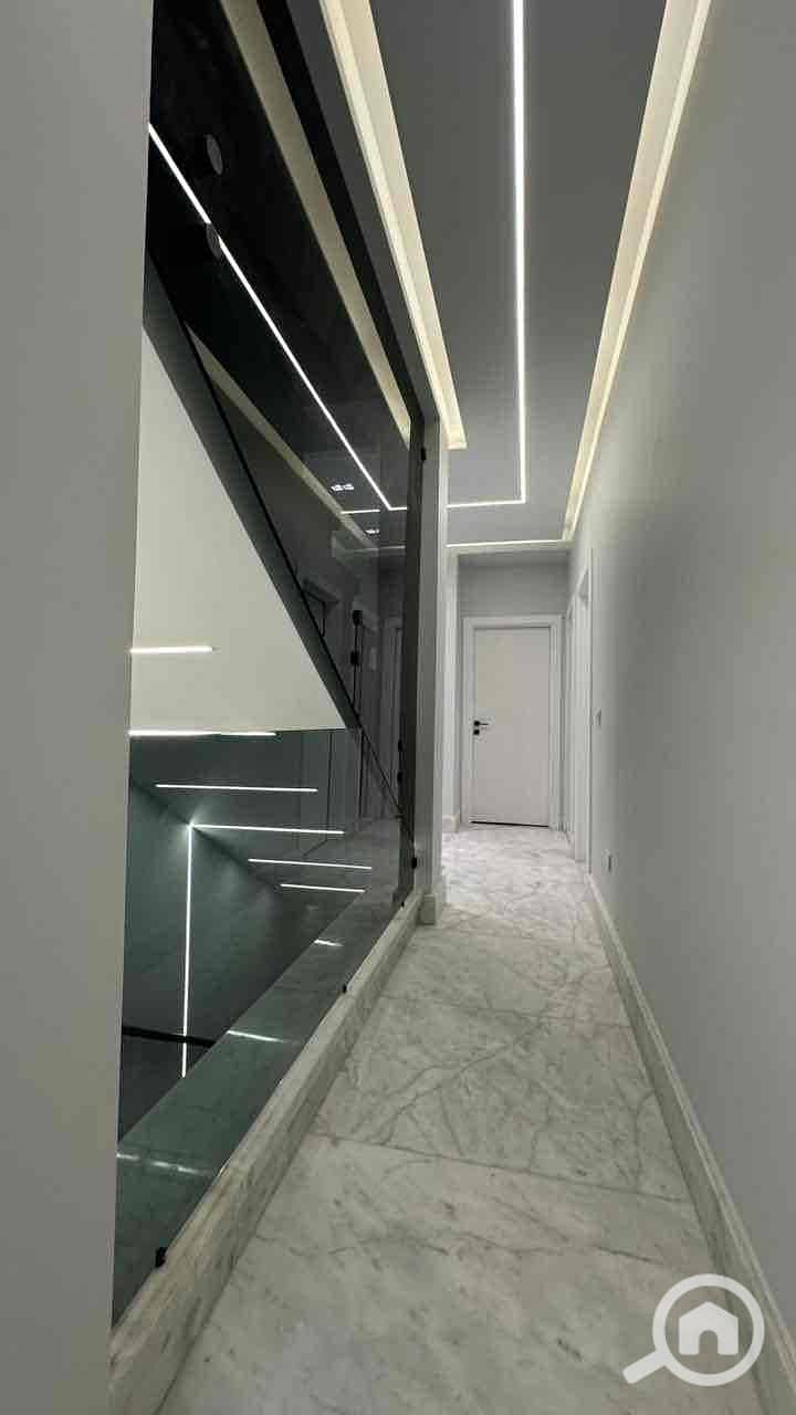 6 6e5aee1d-7aa5-4c0f-93cc-a1264f8aa7f5. jpg