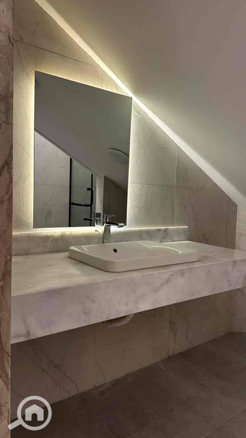 10 92a0cc25-4c73-4195-bd13-2d1177ba56a7. jpg