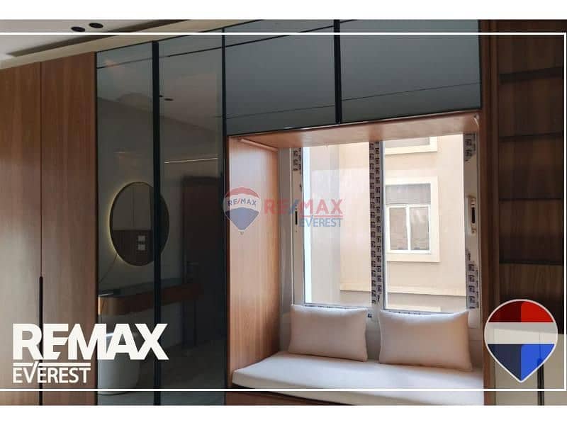 4 1b973a19-0fd7-4e7f-be75-a7d786f34858. jpg