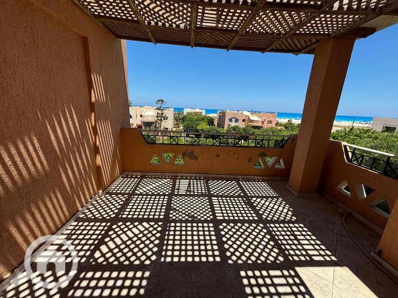 2 c7f6ecbe-d04e-47a1-8ec2-c1c9221fa66a. jpg