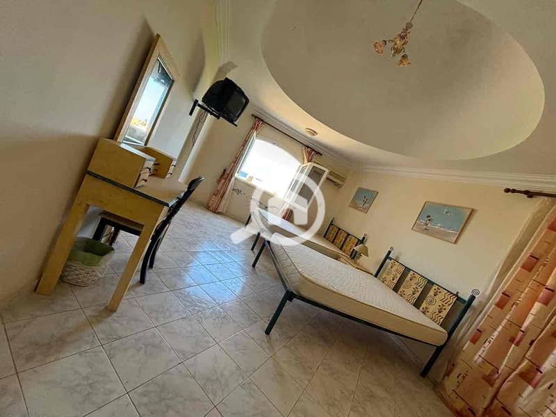 12 d7138e10-ec40-4d87-9ed5-f0a04ff21111. jpg