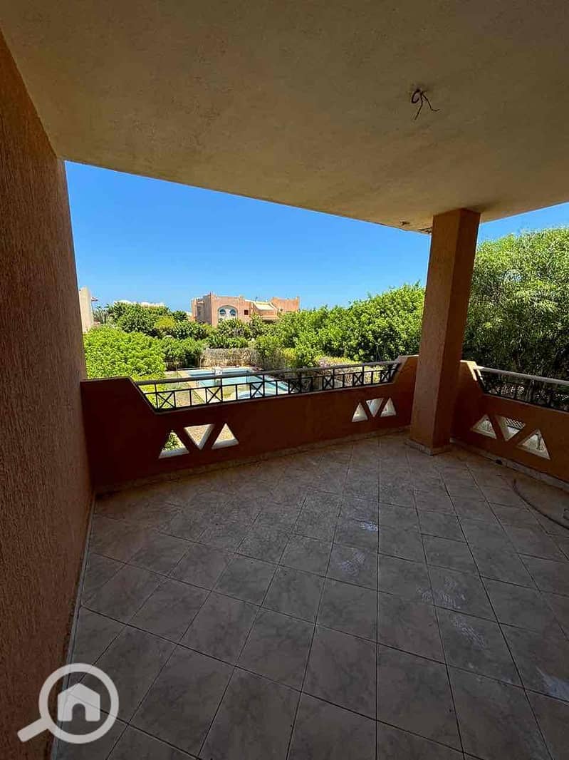 15 8f3bea1d-663c-4e65-bf0d-f3b66f28c83a. jpg