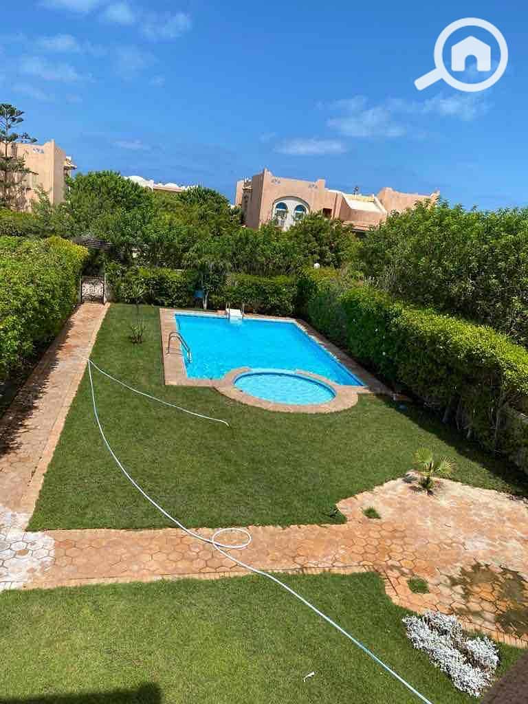 18 e7e352d1-d940-40db-8b23-7726b9c78795. jpg