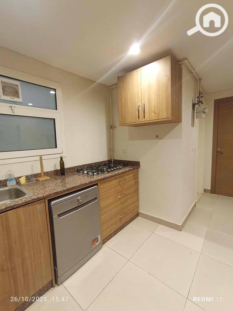 4 881356ce-22f3-4558-847e-defaa07b9fe0. jpg