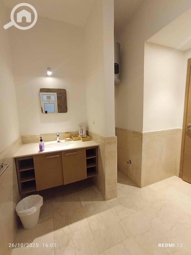 10 738c1401-5a2b-46a3-9256-f242b983dc4e. jpg