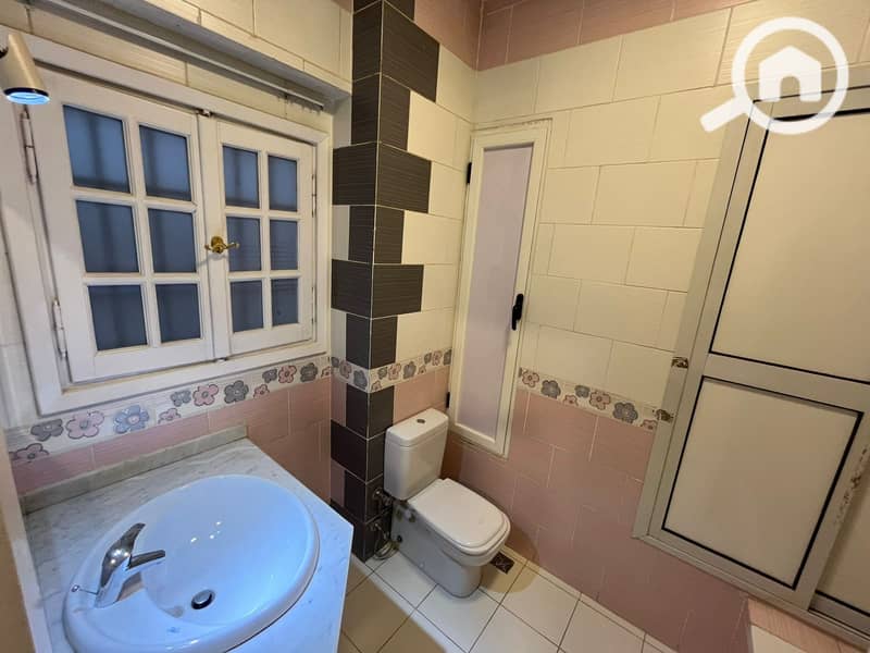 4 6c693af8-b5d5-42b5-a1d1-4cc4f4f56d90. jpeg