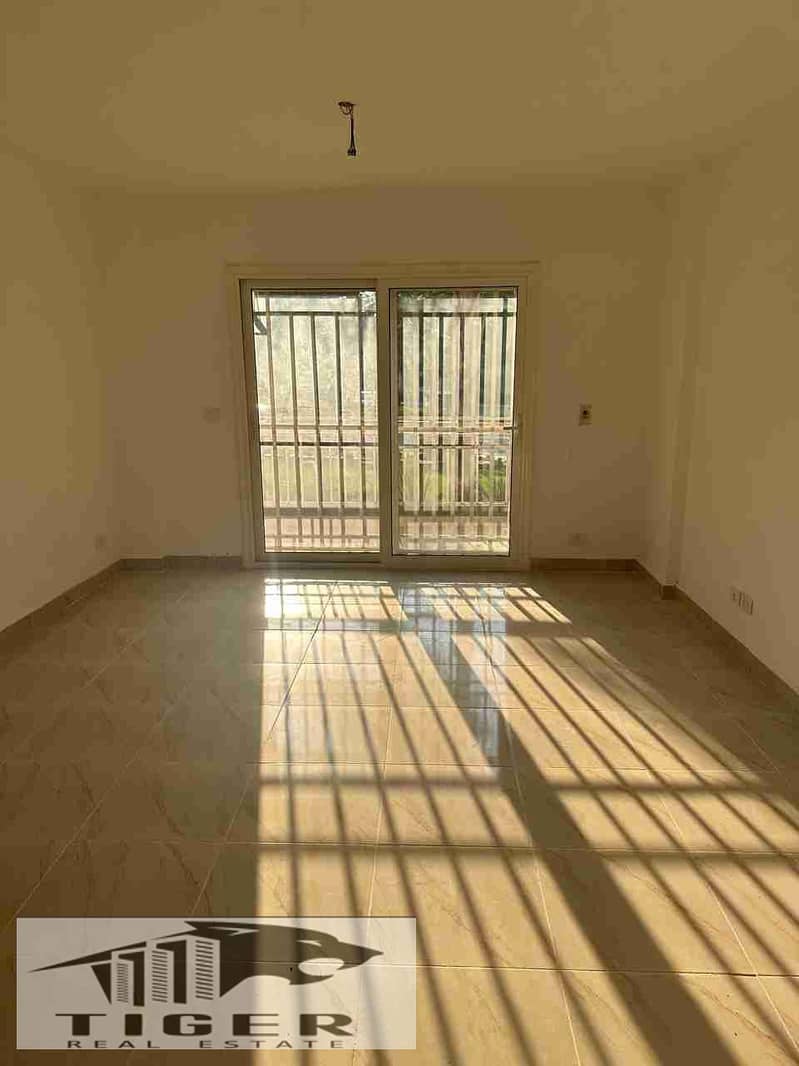 1000406882. jpg 1000406882. jpg