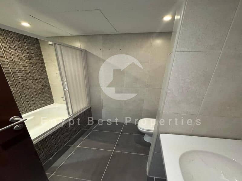 8 ab31b0d2-7b21-4387-942e-b64ea6f94c70. jpg