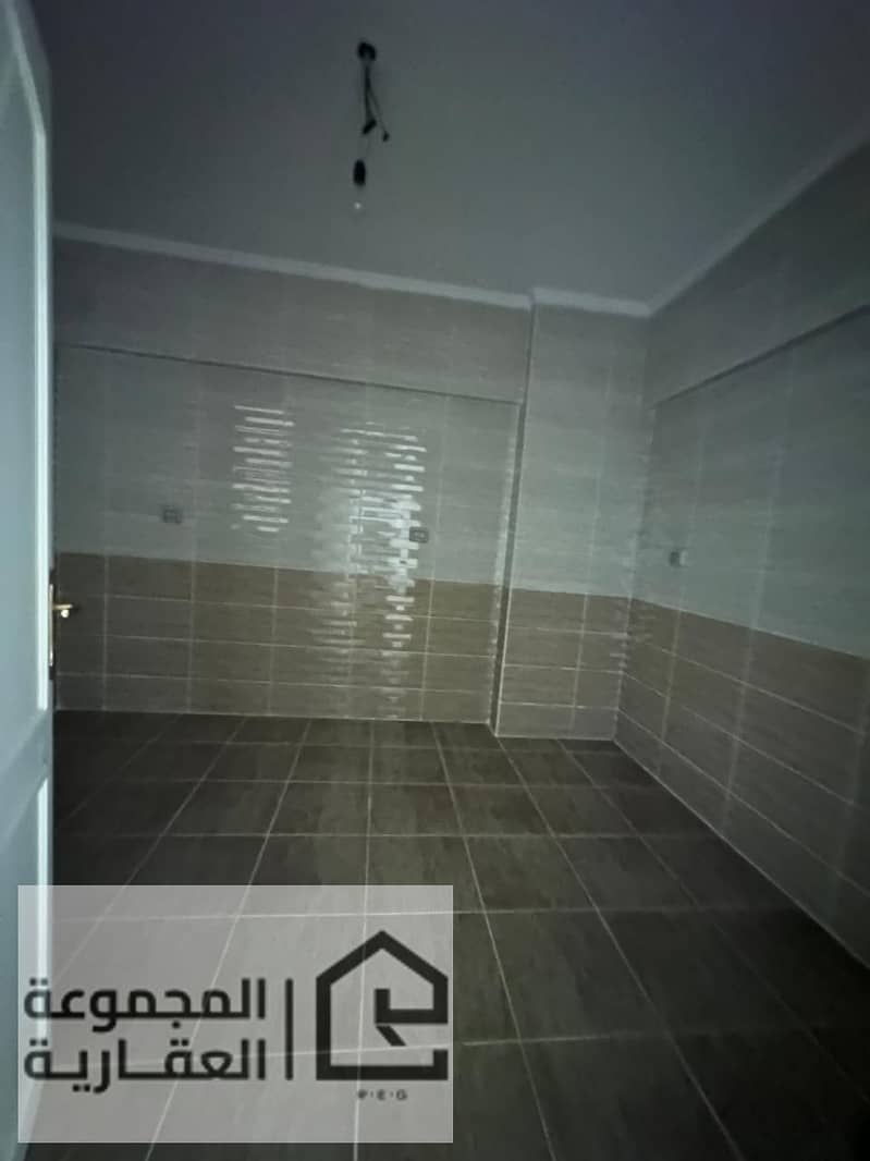 11 42e4ad63-b798-425f-83a2-10381bea3848. jpg