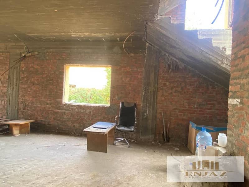 18 ec5545c8-97d1-481b-a8cd-9f2478cb6544. jpg