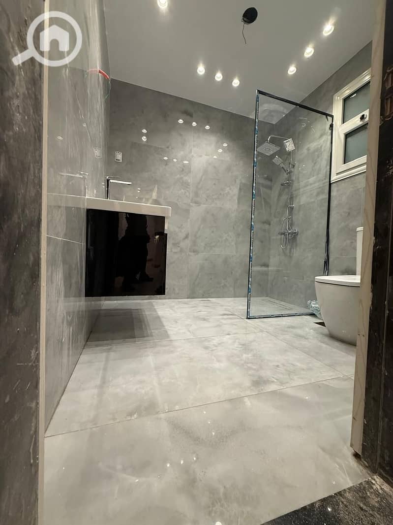 12 8bae6773-2e68-4400-936e-894442c59d51. jpg