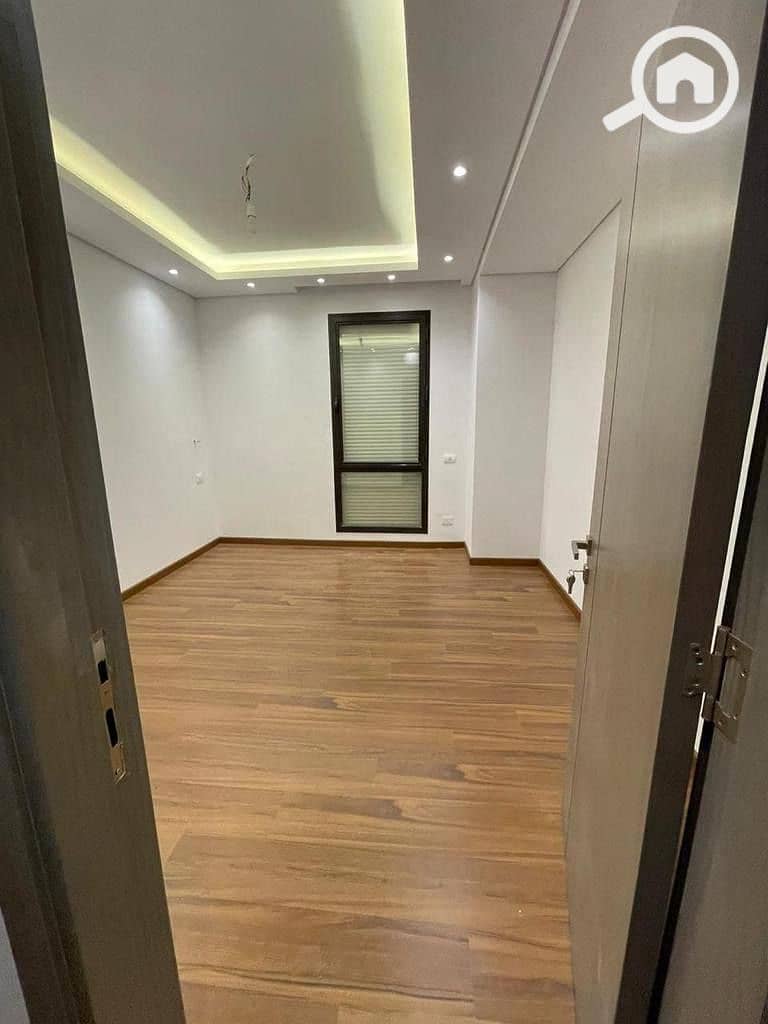 e5b69799-cecb-4236-b132-fcdd4a986aa3. jpeg e5b69799-cecb-4236-b132-fcdd4a986aa3. jpeg