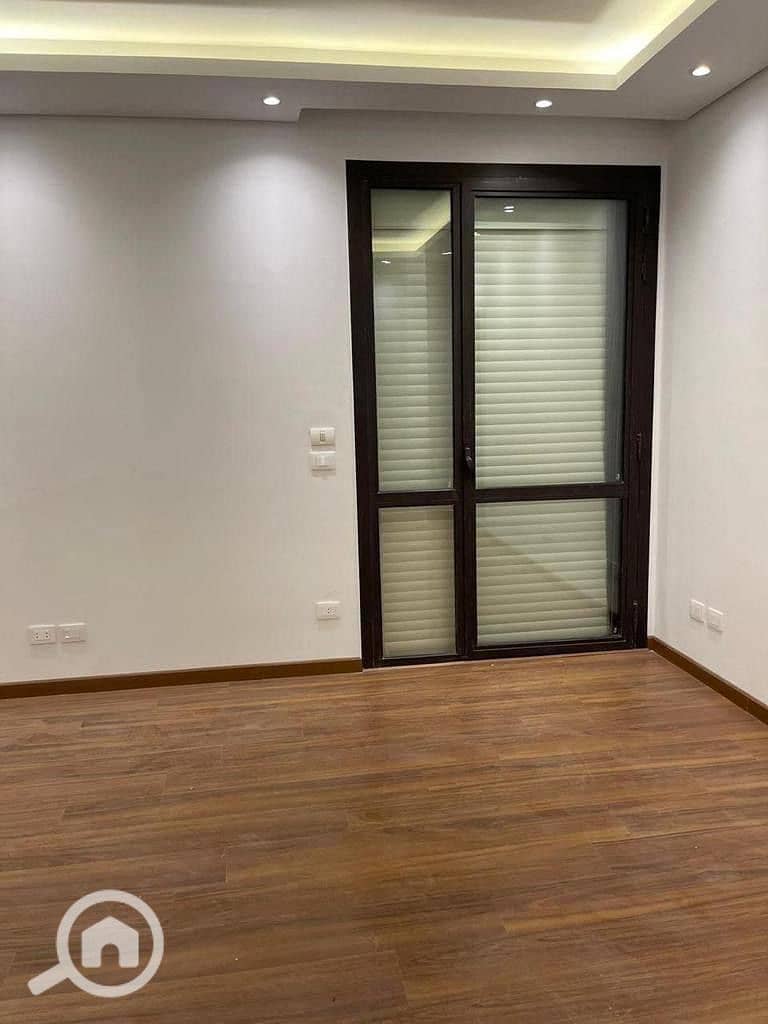 8 e594fab0-e2b1-4cdf-bd65-b6e0915662bb. jpeg