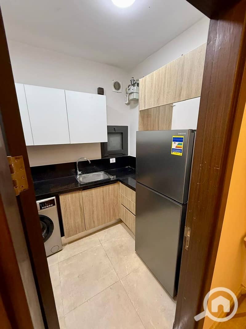 17 5f568901-4ee0-4b9d-807c-b87e58261ee9. jpeg