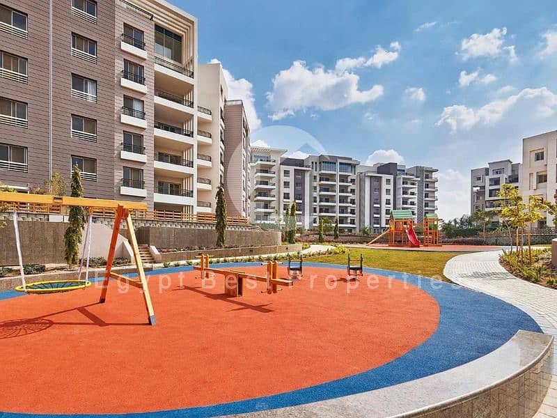 9 734393d7-243c-4519-83fd-e88824963815. jpg