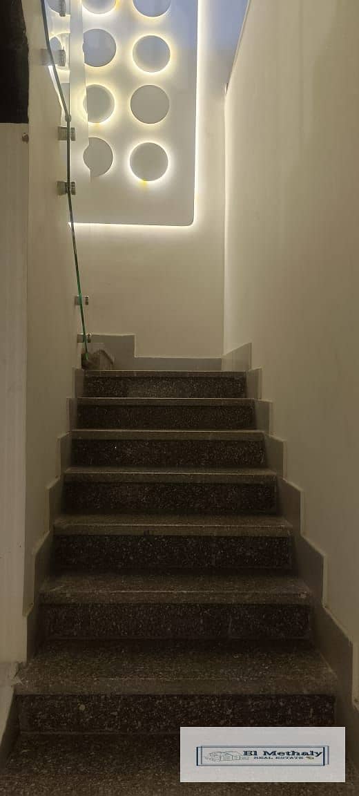 12 5e43019c-401f-47b6-a21a-491851ac763b. jpg