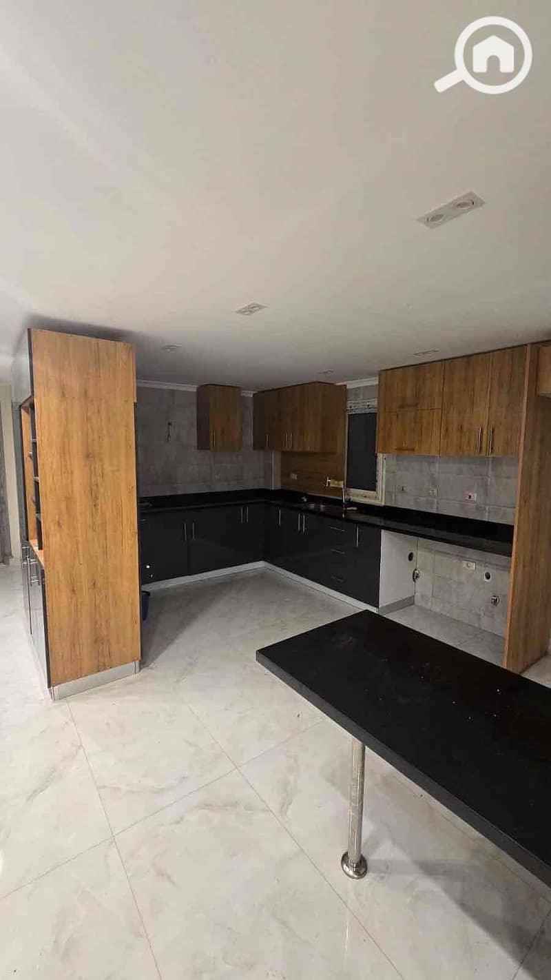 4 ead9e4b7-d779-4bcb-935b-b73b3d406a74. jpg