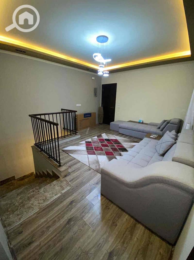 8 0ecc472f-9f3c-4905-8594-bc000d25794e. jpg