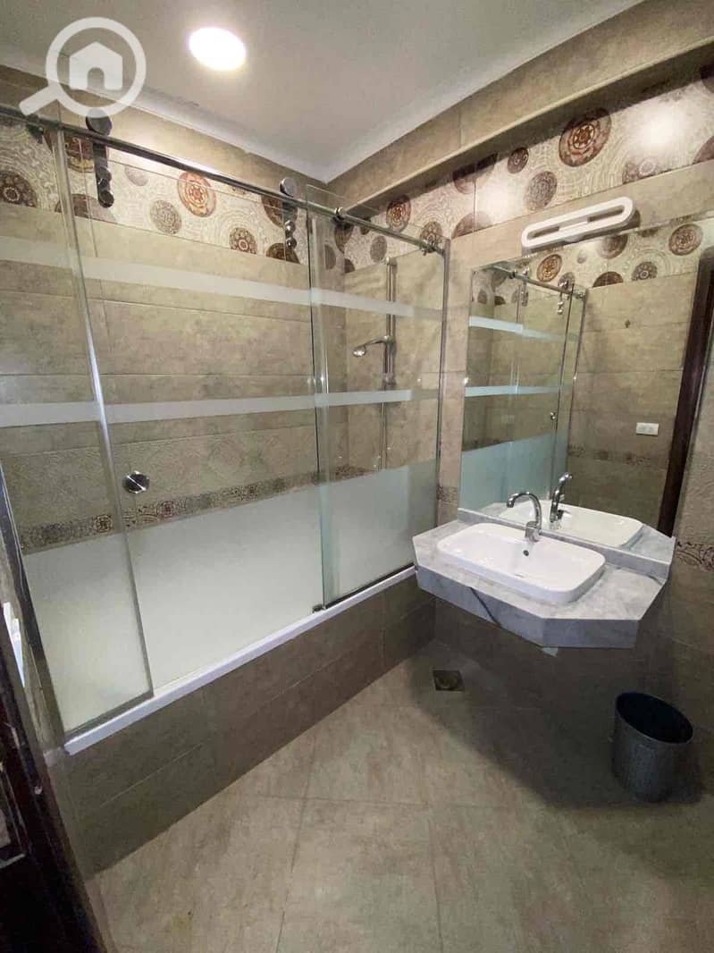 13 869ecae0-450a-4fa0-b24b-32f3e67f9c8a. jpg