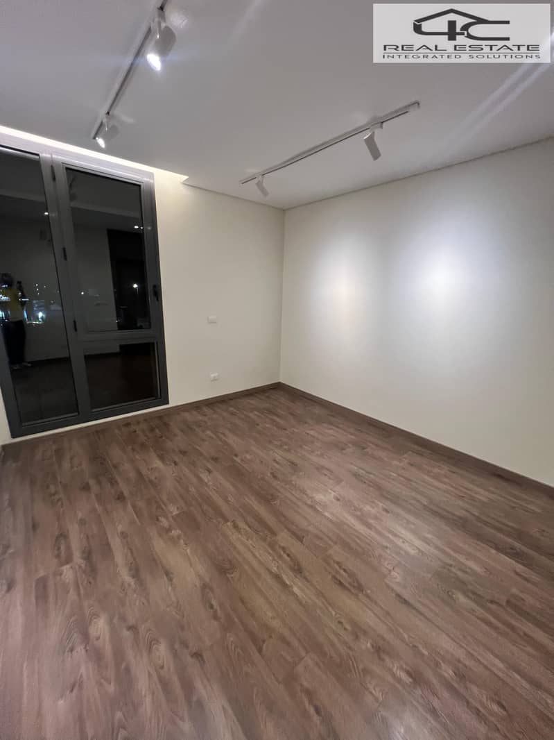 6 WhatsApp Image 2025-11-12 at 16.51. 00. jpeg