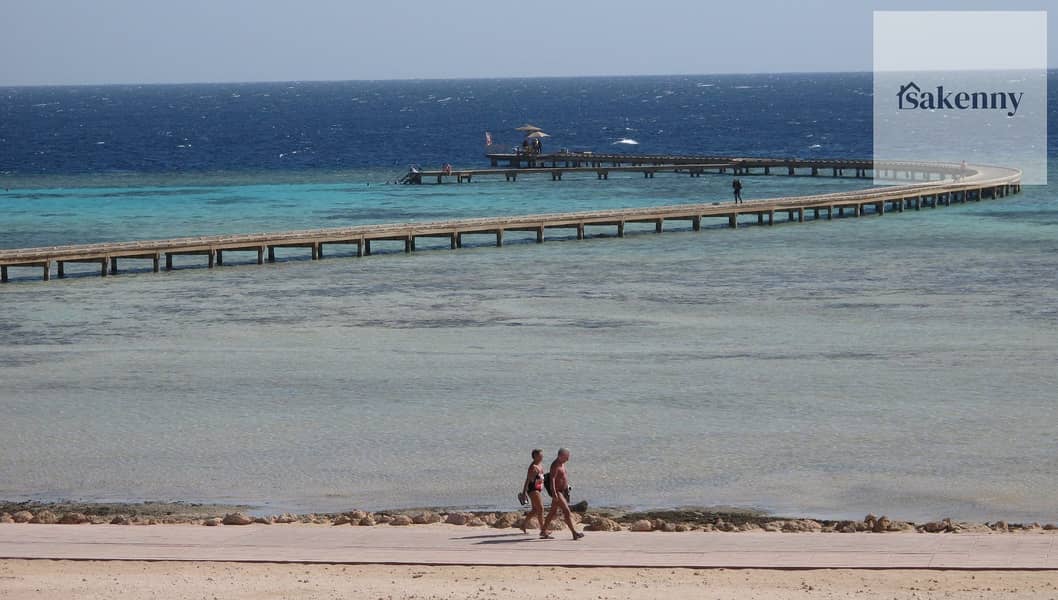 18 egypt-hurghada-soma-bay-beach-pier-orig. jpg