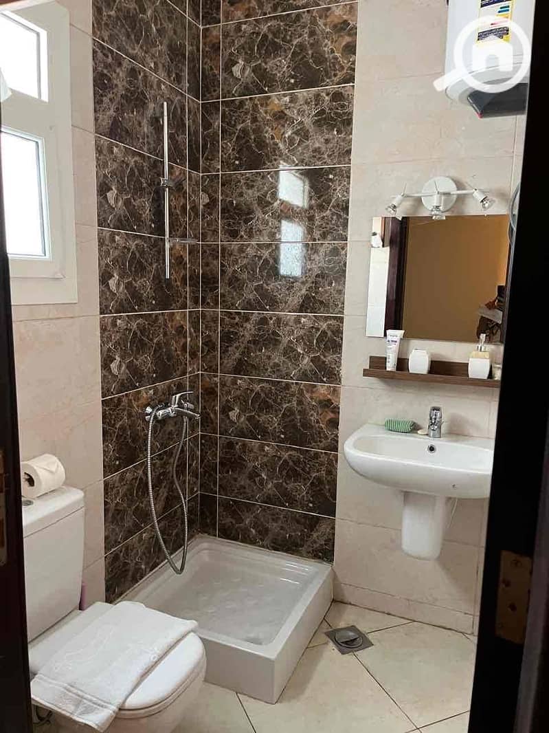 4 cce01008-ad5b-43c6-815a-92780fac43e6. jpg