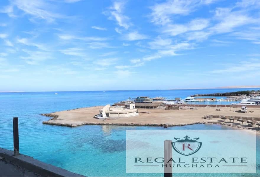 12 8206087-c3477o. jpg