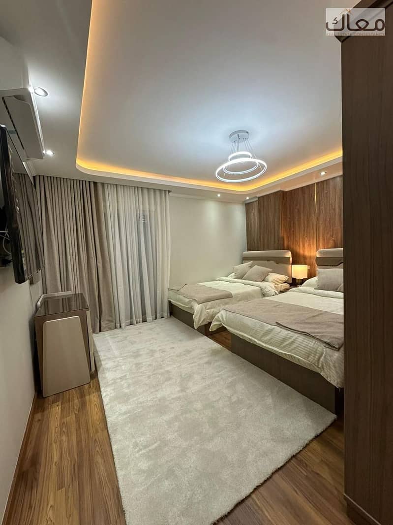 10 826a4aa1-668f-4c83-b467-a11cd35172f1. jpg