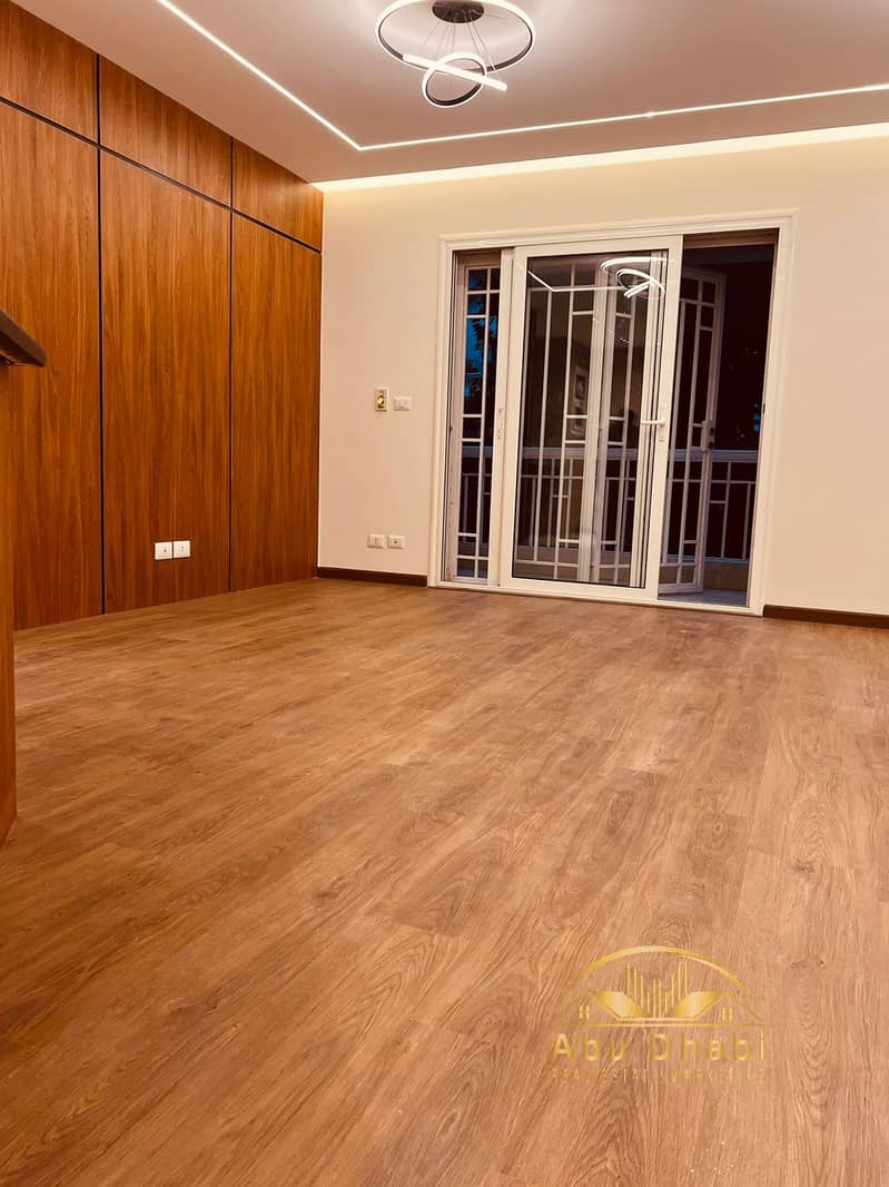 10 bbedc5eb-14ed-4950-8d81-35951e6b5568. jpg