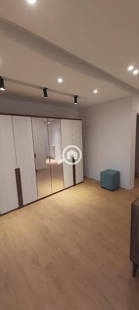 5 762e7ca4-bb8d-47f4-84d6-89b52bd839c6. jpg