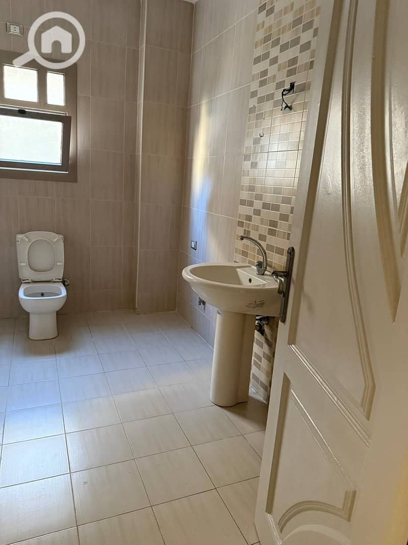 2 95a4a7dc-9591-43de-8a6a-aa900c43b67e. jpeg